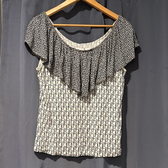 Anthropologie Off The Shoulder Ruffle Top Size SMALL - Picture 2 of 4